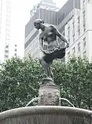 Die Bronzestatue Pomona