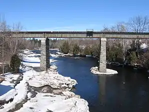 Eisenbahnbrücke über den Rivière Jacques-Cartier bei Pont-Rouge