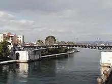 Drehbrücke über den Kanal