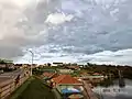 links: Brücke über den Rio Preto da Eva, rechts: Freiluftbadestrand
