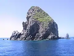 Faraglioni della Madonna, Faraglioni di Calzo u. a. vor der Insel Ponza (⊙40.89428712.972369)