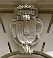 Wappen der Grafen zu Hardegg am Portal der Hardegg Stiftung