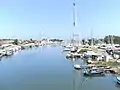 Hafen von Porto Garibaldi, von der Brücke der S. S. 309 Romea aus in Richtung des adriatischen Meeres gesehen