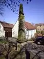 Distanzsäule, West- und Südseite (früherer Standort)