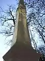 Distanzsäule, Ost- und Nordseite (früherer Standort, Details)