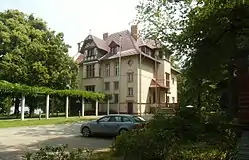 Truman-Villa, Straßenseite