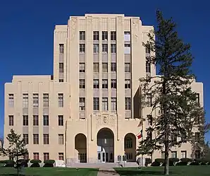 Die Potter County Courthouse and Library wird seit August 1996 im NRHP geführt.