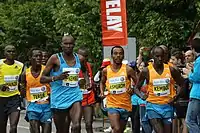 Nicholas Kemboi (blaues Trikot) – nicht im Ziel