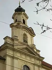 Giebel mit Pietà