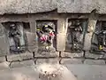 4 Yoginis auf Tieren