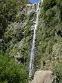 Cascada de Las Ánimas, der Wasserfall nach dem das Naturschutzgebiet benannt ist. (33° 44′ S, 70° 19′ W-33.739444444444-70.3147222222221200)