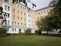 Nordwestecke zur Pasteurstraße: 116a, 117