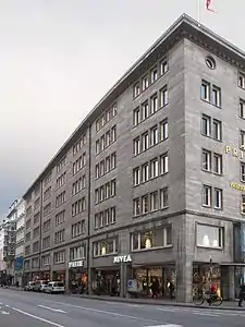 Fassade zum Jungfernstieg.