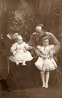 Max von Baden mit seiner Ehefrau und den gemeinsamen Kindern im Jahr 1907