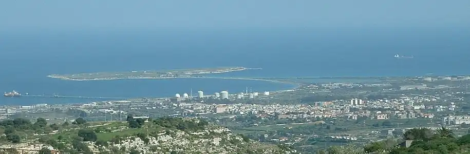 Priolo Gargallo, im Hintergrund die Halbinsel Magnisi