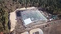 Geländeüberblick, rechts die Grundwasserreinigungs-Halle