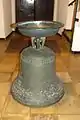Weihwasserschale auf der Glocke von 1352