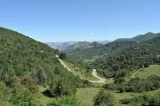 Blick auf die Ostauffahrt des Puerto de San Lorenzo