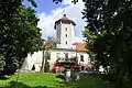 Blick auf den Wehrturm im Westflügel