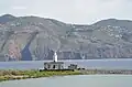 Leuchtturm an der ehemaligen Saline (im Hintergrund die Insel Lipari)