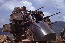 Gurtkästen an einem M45 Quadmount