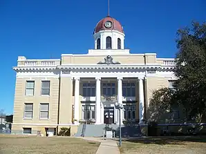 Das Gadsden County Courthouse in Quincy im Quincy Historic District (2011). Dieser historische Stadtbezirk umfasst 145 Contributing Properties („beitragende Objekte“) und ist seit November 1978 im NRHP eingetragen.