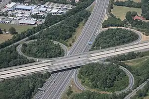 Auto­bahn­kreuz Oldenburg-Ost – unten die A 28,oben die A 29