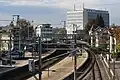 Der Bahnhof Rüti und das sogenannte Joweid Center, das ehemalige Verwaltungsgebäude der Sulzer respektive Georg Fischer AG