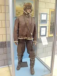 Lammfell-Kombination mit „Bomberjacke“ der Royal Air Force (Royal Air Force Museum Cosford)