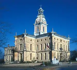 Red River County Courthouse (2018). Das Verwaltungs- und Gerichtsgebäude des Countys ist seit August 1978 im NRHP eingetragen.