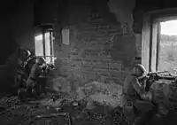 Sowjetische Soldaten in einer Ruine, Oktober 1942