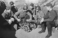 Sowjetische Soldaten bei der Ausbildung am Maschinengewehr, Krim, Mai 1942