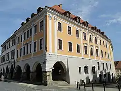 Blick auf die Südseite des Braunen Hirsches an der Neißstraße