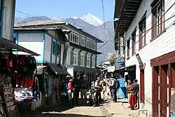 Lukla, Hauptstraße
