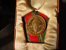 Medaille zu Ehren des Abschlusses der Kollektivierung der Landwirtschaft, 1962.1987 wurde eine Medaille zum 25. Jahrestag des Abschlusses der Kollektivierung der Landwirtschaft in der Sozialistischen Republik Rumänien vergeben.