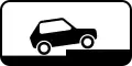 8.6.7Parken quer auf Fahrbahn und Gehweg (vorwärts)