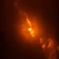 Bild aus den Beobachtungen mit SPHERE von R Aquarii. Es zeigt den Doppelstern sowie die bipolaren Jets.