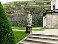Links: Bacchus mit Hund