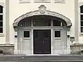 Korbbogiges Eingangsportal