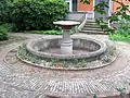 Schalenbrunnen vor der Villa Gotthold Schilling