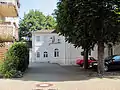 Innenhof mit Seitenflügel, links Neubau zur Straßenecke hin