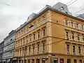Radetzkystraße 6 mit dem „Tunesischen Dorf“ als Dachaufbau