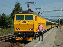 Regiojet-CEO Radim Jančura vor einem Zug, der die Strecke Havířov–Prag bedient.