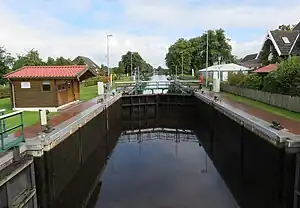 Blick auf die Doppelkammer der Schleuse Rahe