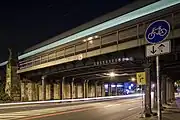 Eisenbahnbrücke der Hannöverschen Südbahn über den Altenbekener Damm, der an dieser Stelle in die Lindemannallee übergeht