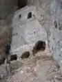 Frontmauer mit Hocheingang
