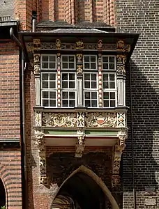 Renaissanceerker zur Breiten Straße an der Schmalseite des ersten Laubenvorbaus(rechts Hauptgebäude,links Langes Haus)