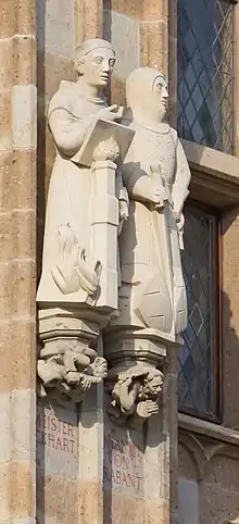 Skulptur von Meister Eckhart (links)