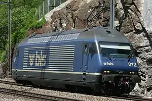 Re 465 012-3 im Bahnhof Lalden