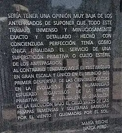 Gedenktafel mit Aussage von Maria Reiche zu Frühkultur in Peru